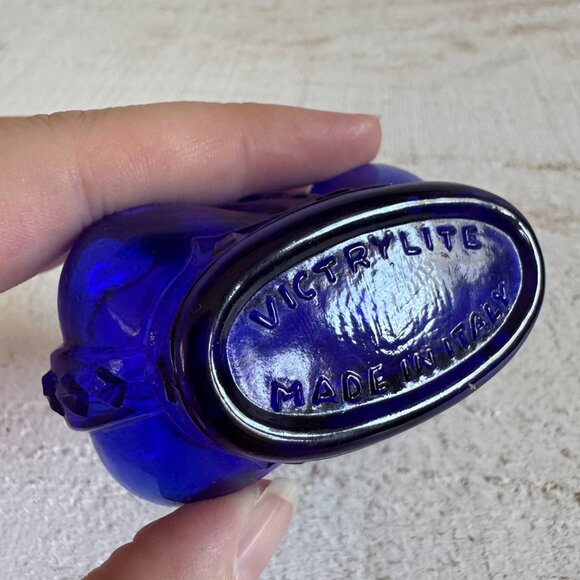 Vintage Victrylite Cobalt Blue Glass Crown Bottle - Made in Italy - Picture 7 of 10